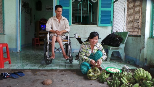 	Dù cuộc sống còn khó khăn nhưng lúc nào chị Trang cũng làm tròn trách nhiệm của một người vợ và một người mẹ.