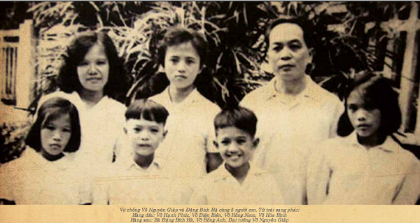 	Vợ chồng ông Võ Nguyên Giáp và bà Đặng Bích Hà cùng 5 người con