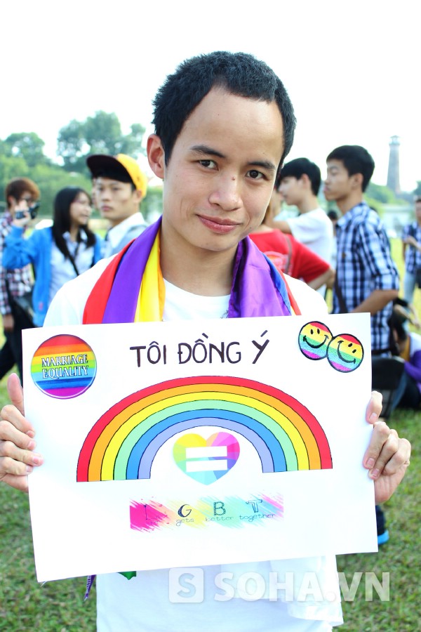 Là thành viên của CLB MSM (nam quan hệ đồng giới với nam), Nguyễn Quang Huy (SN 1989) từ Thái Nguyên xuống Hà Nội để tham gia chiến dịch “Tôi đồng ý” cho biết: “Mình là gays – đồng tính nam, mình mới chỉ công khai với gia đình và mình mong muốn những sự kiện như thế này sẽ tác động đến nhận thức của cộng động về người đồng tính, song tính và chuyển giới ở Việt Nam. Hơn nữa, bản thân mình góp thêm tiếng nói để kêu gọi ủng hộ hôn nhân đồng giới”.