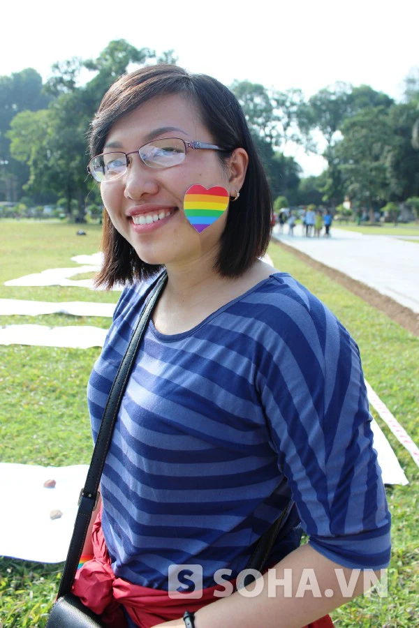 	Chiều nay (22/10), gần 100 bạn trẻ đồng tính, dị tính tham gia xếp chữ “Tôi đồng ý” tại Hoàng Thành Thăng Long.