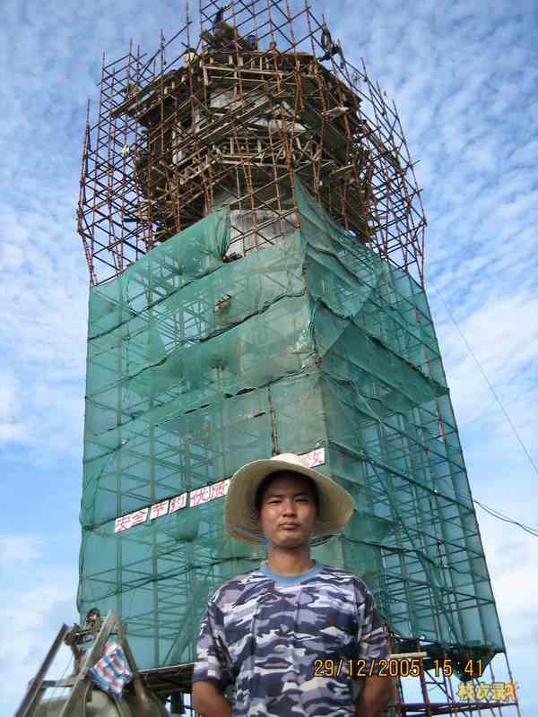 	Hải đăng do Trung Quốc xây dựng trái phép ở Đá Xu Bi của Việt Nam. Ảnh chụp năm 2005.