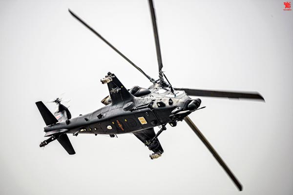 Một thiết bị lạ khác được trang bị trên trực thăng tấn công WZ-10.