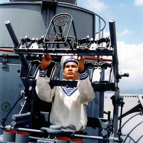 	Tổ hợp phòng không tầm thấp Igla-M trên tàu chiến của Việt Nam (chưa lắp 4 ống phóng)
