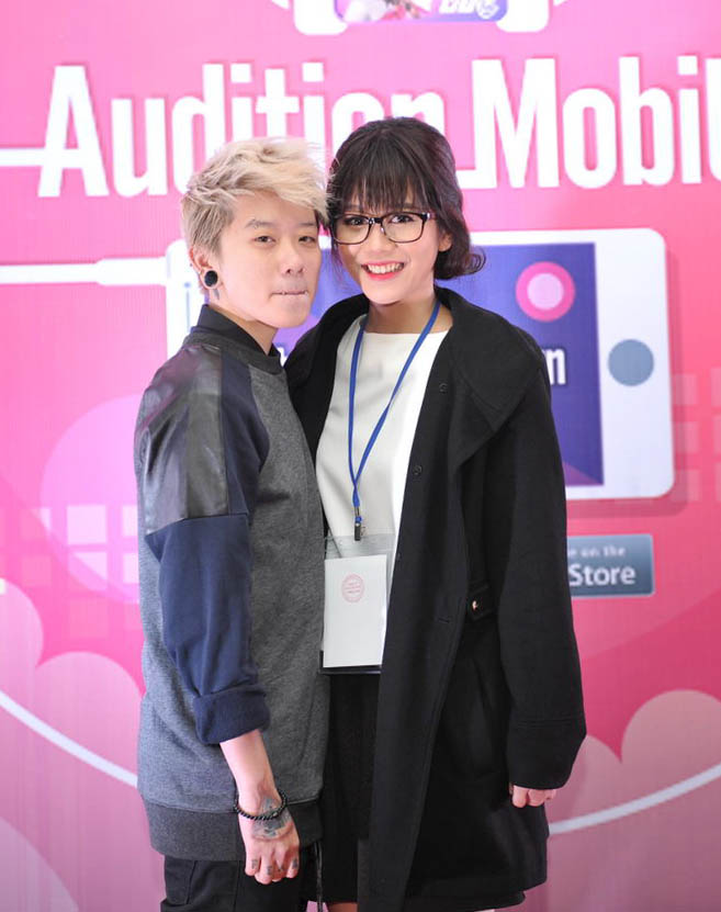 Tun Xeko phong cách bên cạnh Vlogger An Nguy.