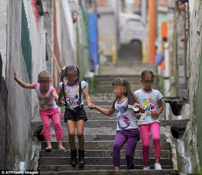  	Các bé gái ở Colombia luôn là mục tiêu của bọn tội phạm