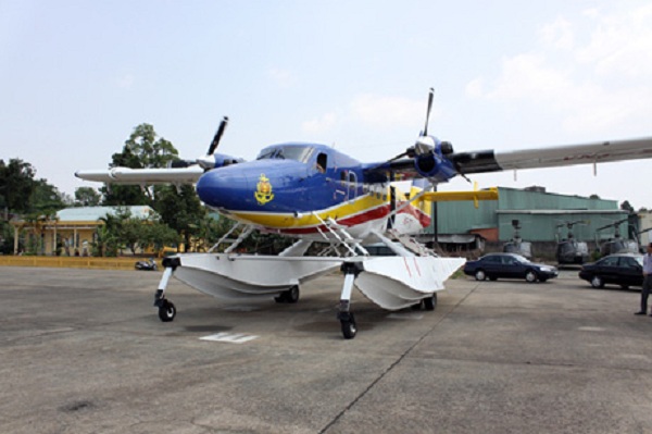 Thủy phi cơ DHC-6 tại sân bay Tân Sơn Nhất.