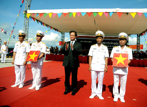 VIDEO: Hoành tráng lễ thượng cờ 2 tàu ngầm Kilo Việt Nam - Ảnh 7.
