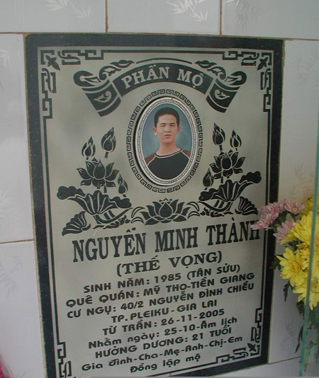  	Bia mộ của Nguyễn Minh Thành