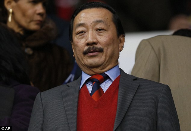 Ông chủ Vincent Tan tiêm doping tiền sai luật cho Cardiff City