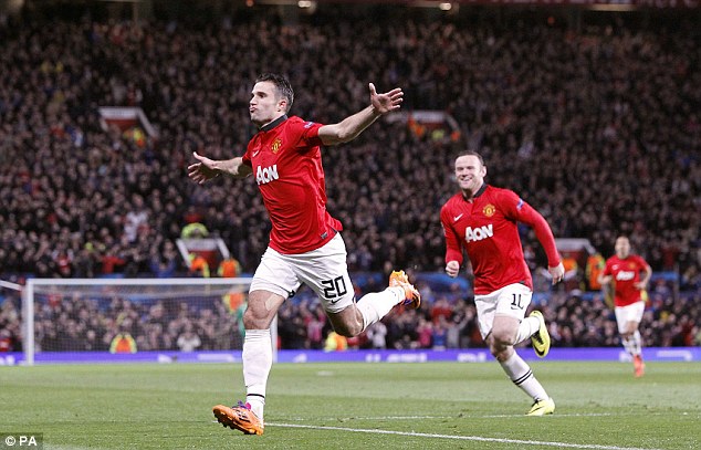 Van Persie tỏa sáng rực rỡ với đôi cánh Rooney