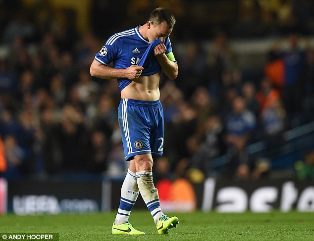 Terry khóc khi Chelsea thua Atletico 1-3