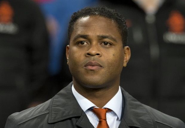 Kluivert sẽ không về Man United như dự kiến