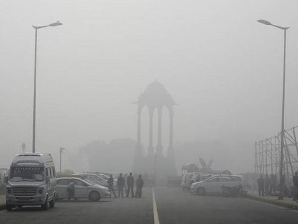 Thành phố New Delhi đầy bụi mù.