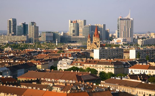 Vienna là thủ đô của nước Áo với dân số trên 1,7 triệu người. Vienna nằm bên bờ sông Danube, là nơi đặt trụ sở của một số cơ quan Liên Hiệp Quốc và nhiều tổ chức quốc tế