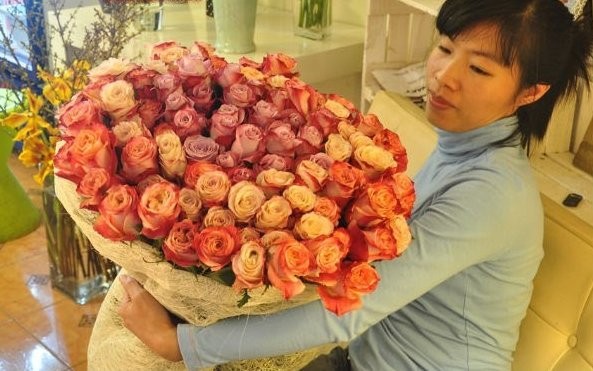 Hoa-hồng, quà-tặng, Valentine, nhập-khẩu, kỷ-lục, quà-khủng, lễ-tình-yêu, món-quà, tiệc