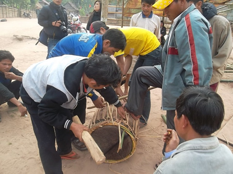 Giàng, lễ hội, ngoại tình, hợp pháp, Ma Coong