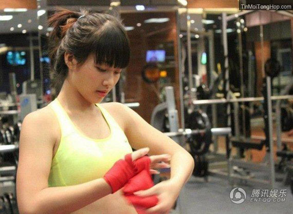 Cô được báo chí gọi là &quot;hotgirl boxing&quot;.