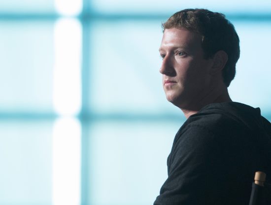 Mark Zuckerberg nhận lương tượng trưng 1 USD trong năm 2013. Ảnh: Bloomberg