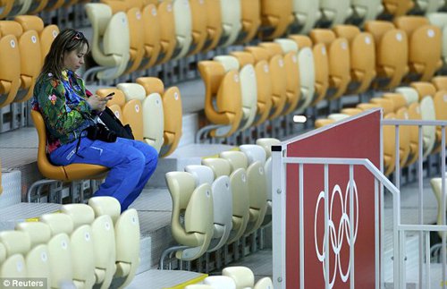 Các khán đài tại Olympic Sochi vắng lặng