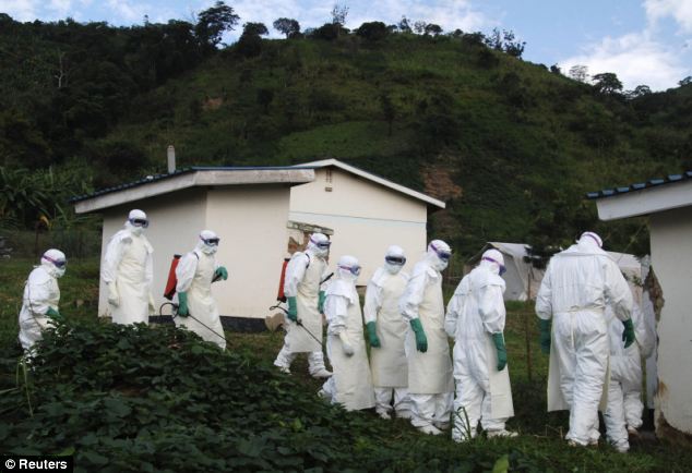 Ebola lần đầu tiên được phát hiện tại Uganda và Cộng hòa Dân chủ Congo, nơi các công nhân Medicins Sans Frontieres hình được hình tại một đơn vị bị cô lập.  Họ đang đẩy mạnh các đơn vị và lực lượng lao động ở Guinea