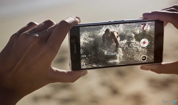 HTC M8 - Sony Z2 - Samsung S5: Chọn mẫu nào?