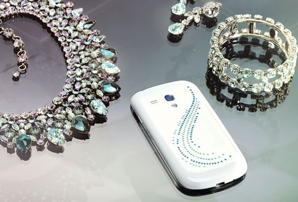 Samsung Galaxy S5 sang chảnh với lớp vỏ nạm pha lê Swarovski