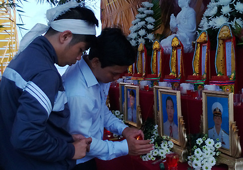 
	Sáng 13/8, đã diễn ra lễ cầu siêu dành cho 9 người tử nạn trong vụ chìm tàu trên biển Cần Giờ.