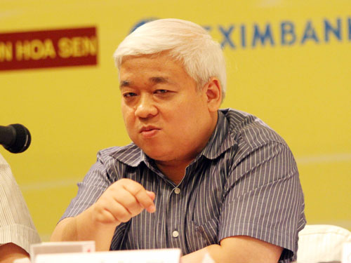 Ông Nguyễn Đức Kiên, bầu Kiên là 
nhân vật nổi tiếng từng giữ chức Phó chủ tịch HĐQT Ngân hàng Á Châu (ACB) và cương vị lãnh đạo của cả chục tổ chức tài chính, doanh nghiệp khác. Ông Kiên sinh năm 1964 và lớn lên tại Gia Lâm, Hà Nội.