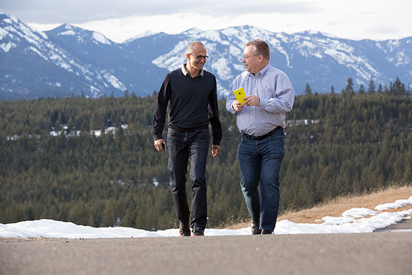 Satya Nadella và Stephen Elop. (Ảnh: Microsoft)