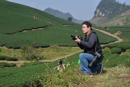 Ngoài thời gian dành cho nghiệp kinh doanh vàng, ông Vũ Minh Châu còn chia sẻ mình trong những đam mê khác nhau: làm từ thiện, làm thuốc Đông y, làm thơ và chụp ảnh