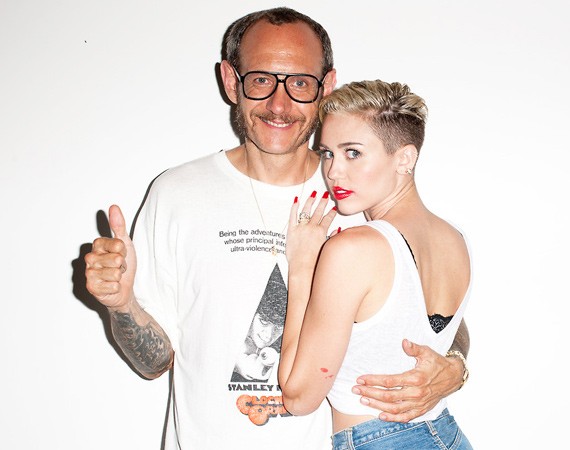 Terry Richardson đứng sau nhiều bộ ảnh cho các ngôi sao như Lady Gaga, Madonna, Miranda Kerr, Miley Cyrus