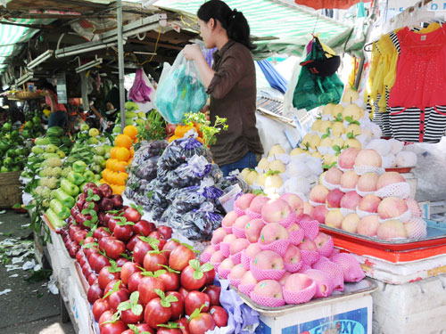 Rất nhiều loại trái cây có nguồn gốc xuất xứ từ Trung Quốc. Ảnh: Hồng Thúy