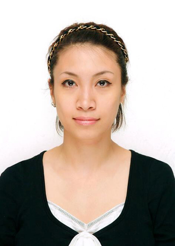 Bức ảnh hộ chiếu của Pha Lê nhìn khá quê. Cô sinh năm 1987, song trong bức ảnh này có phần hơi dừ.