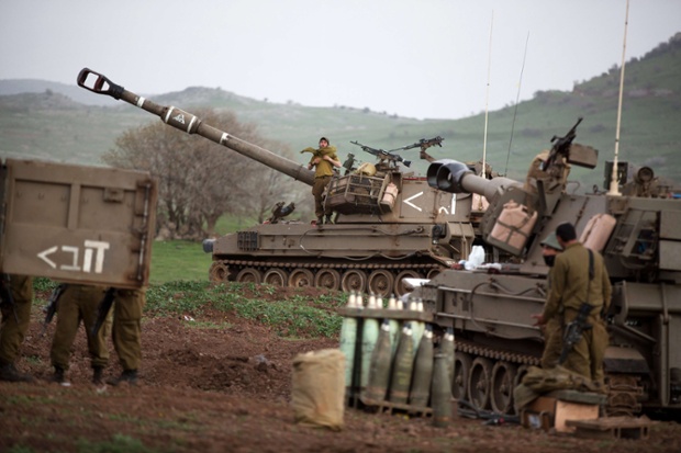 Một đơn vị pháo binh của quân đội Israel được triển khai tại Cao nguyên Golan để chống lại lược lượng vũ trang Hezbollah.