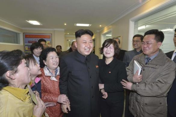Nhà lãnh đạo Triều Tiên Kim Jong Un bệnh viện nha khoa Ryugyong ở thủ đô Bình Nhưỡng.