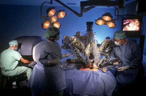 Các cách phẫu thuật cắt ghép cơ thể từ ghê rợn đến hiện đại 9