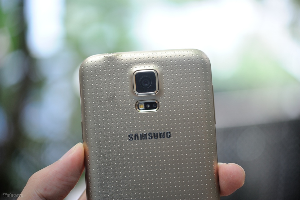 Galaxy_S5_Gold-13.