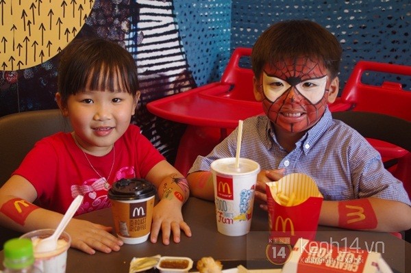 Người Sài Gòn xếp hàng dài trong nắng để được ăn Mc Donalds 12