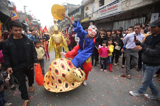 Lễ hội rước pháo Đồng Kỵ là một trong lễ hội lớn ở khu vực phía Bắc và đặc biệt nó mở màn cho mùa lễ hội mùa xuân trong năm  