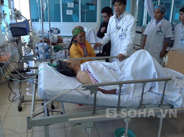 Trong trường hợp cần thiết, đoàn cứu nạn của Bệnh viện Bạch Mai có thể đủ 3 ê kíp cùng lúc để mổ cấp cứu.