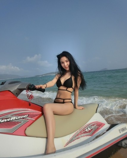 Hot girl tai tiếng Trung Quốc khoe ảnh sexy bên bãi biển 13