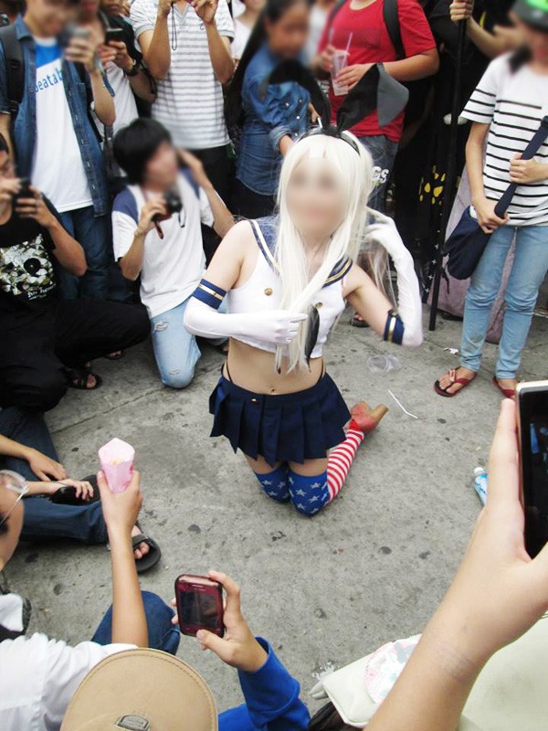 TP HCM: Sốc với cô gái ngang nhiên tốc váy để mọi người chụp ảnh từ dưới lên 13