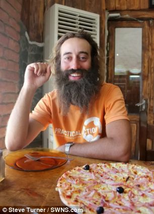 Steve đã có được một bánh pizza ở Georgia, tháng trước khi họ đến Italy, nơi mà họ đến thăm Solfatara Volcano