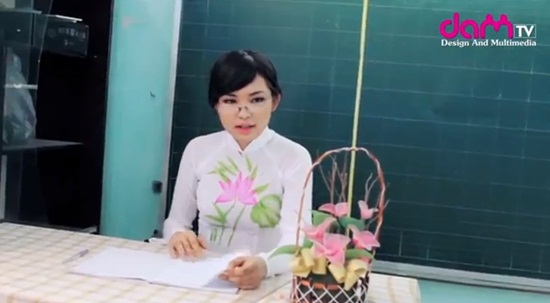 Hình ảnh cô giáo Trương Quý Nhi trong clip Kính vạn bông của DamTv