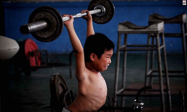 Những đứa trẻ Trung Quốc phải tập luyện gian khổ từ rất nhỏ
