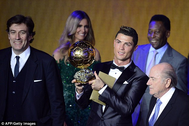  	Cris Ronaldo đoạt QBV FIFA 2013