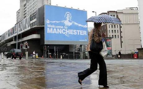 Man City đang lập nên những trang sử mới, ít nhất là ở Manchester