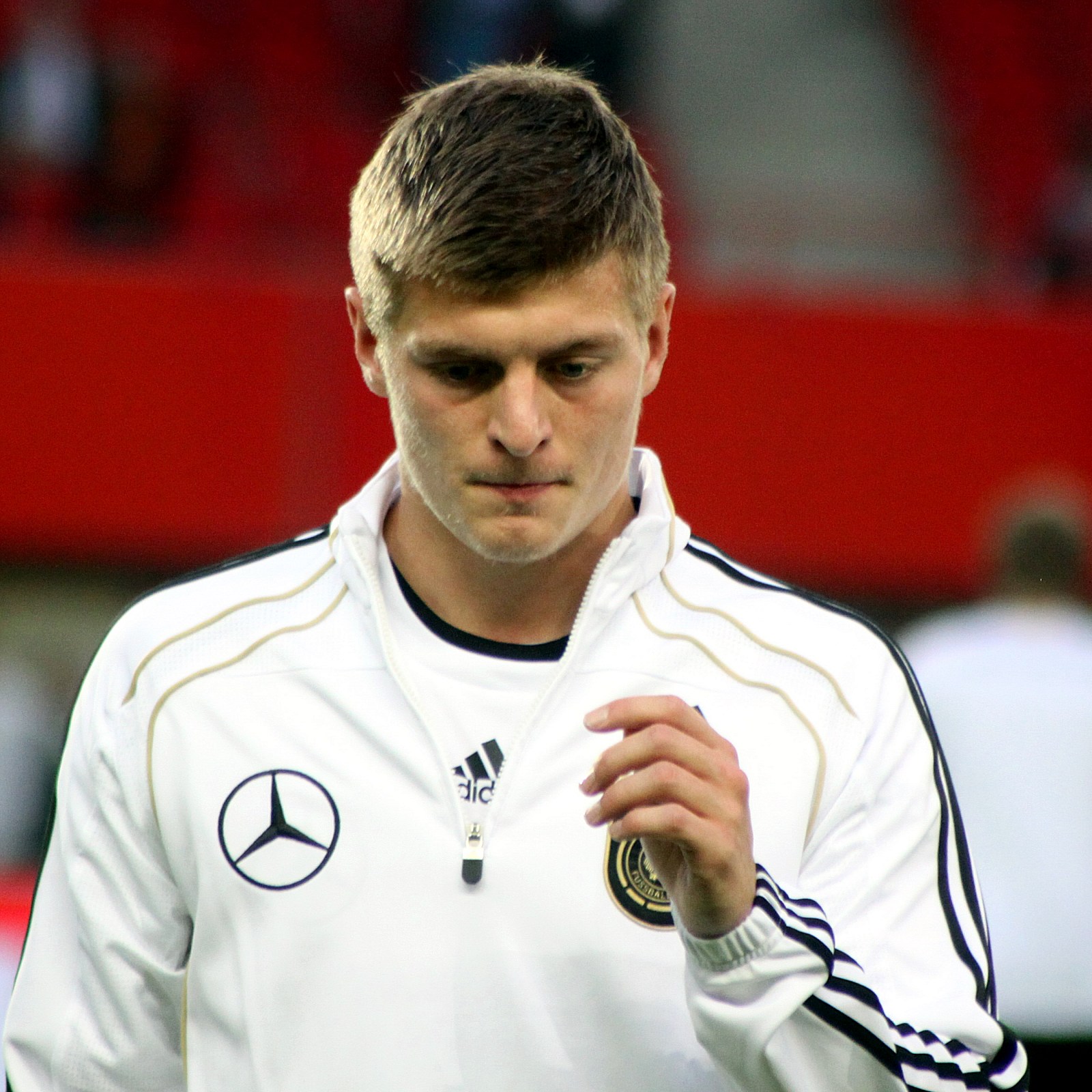Quả bom Toni Kroos vừa nổ khiến nội bộ Bayern rối loạn và thiệt hại thêm 1 nhân sự