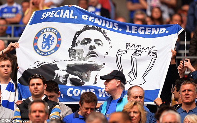 NHM Chelsea hết lòng ủng hộ Mourinho
