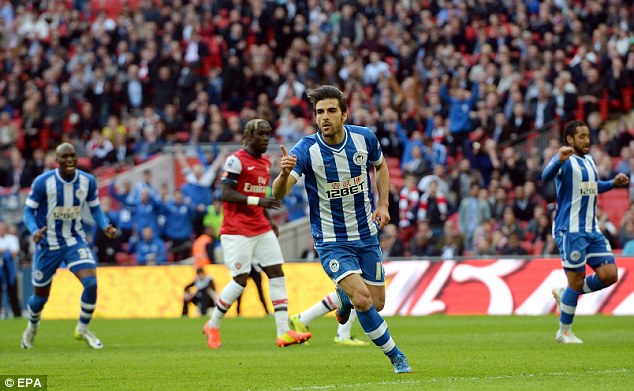 Jordi Gomez mở tỷ số cho Wigan ở phút 63